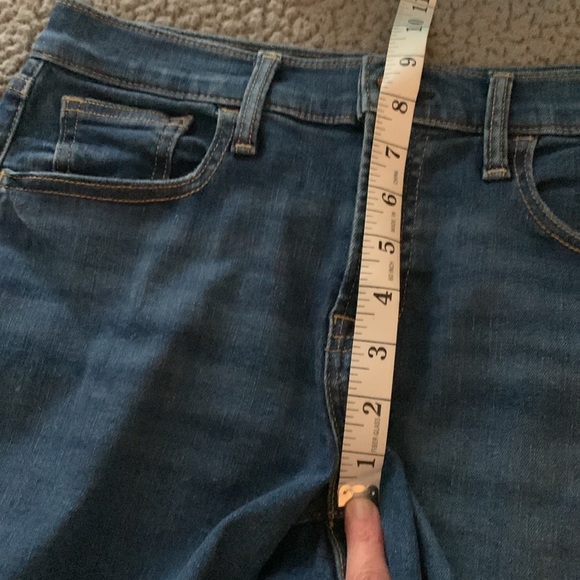 GAP women’s mid rise raw hem cuffed shorts medium wash size 27 - Picture 12 of 13